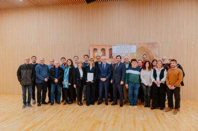 acto entrega donacion Teatro Real representantes del Teatro Real Patrimonio Nacional FSMCV junto a representantes de algunas